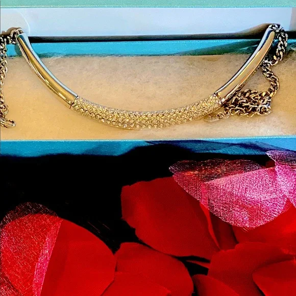 PRICE DROP!!🍃🌹🍃Gorgeous Crystal Necklace - Picture 1 of 9